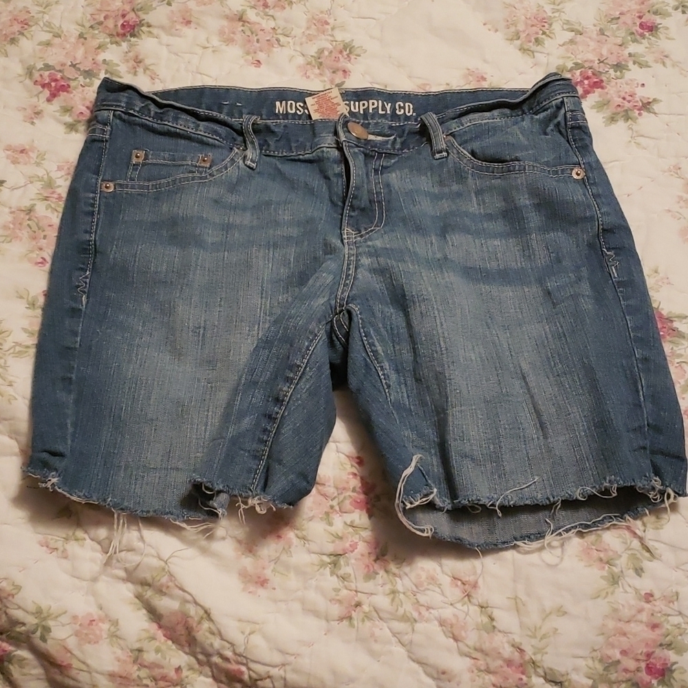 Mossimo distressed cut off Raw Hem Mid Rise Wiskering Grunge shorts Retro Summer